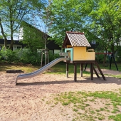 Bild vom Spielplatz anzeigen.