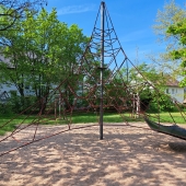 Bild vom Spielplatz anzeigen.
