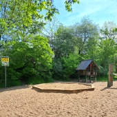 Bild vom Spielplatz anzeigen.