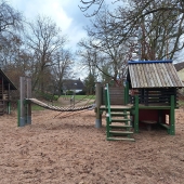 Bild vom Spielplatz anzeigen.