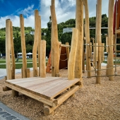 Bild vom Spielplatz anzeigen.