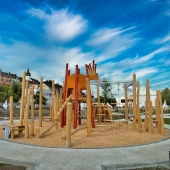 Bild vom Spielplatz anzeigen.