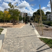 Bild vom Spielplatz anzeigen.