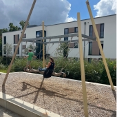 Bild vom Spielplatz anzeigen.
