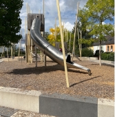 Bild vom Spielplatz anzeigen.