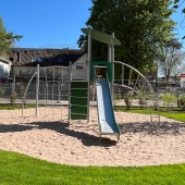 Bild vom Spielplatz anzeigen.