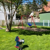 Bild vom Spielplatz anzeigen.