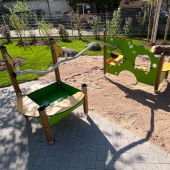 Bild vom Spielplatz anzeigen.
