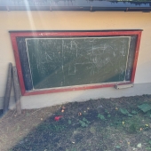 Bild vom Spielplatz anzeigen.