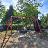 Bild vom Spielplatz anzeigen.