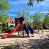 Bild vom Spielplatz anzeigen.
