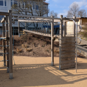 Bild vom Spielplatz anzeigen.