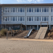 Bild vom Spielplatz anzeigen.