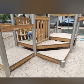 Bild vom Spielplatz anzeigen.