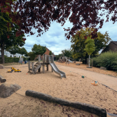 Bild vom Spielplatz anzeigen.