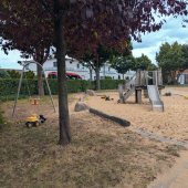 Bild vom Spielplatz anzeigen.