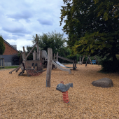 Bild vom Spielplatz anzeigen.