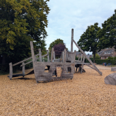 Bild vom Spielplatz anzeigen.