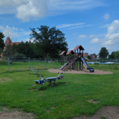 Bild vom Spielplatz anzeigen.