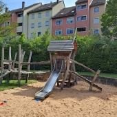 Bild vom Spielplatz anzeigen.