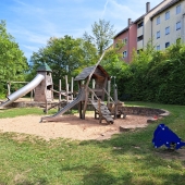 Bild vom Spielplatz anzeigen.