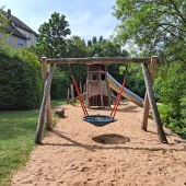 Bild vom Spielplatz anzeigen.