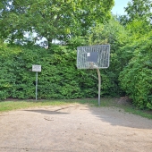 Bild vom Spielplatz anzeigen.