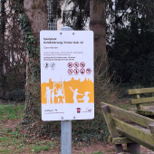 Bild vom Spielplatz anzeigen.