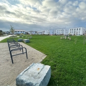 Bild vom Spielplatz anzeigen.