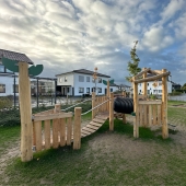 Bild vom Spielplatz anzeigen.
