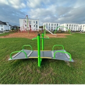 Bild vom Spielplatz anzeigen.