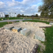 Bild vom Spielplatz anzeigen.