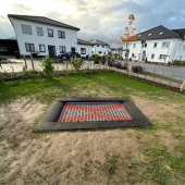 Bild vom Spielplatz anzeigen.