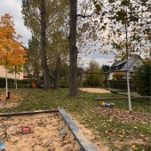 Bild vom Spielplatz anzeigen.