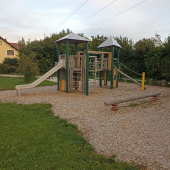 Bild vom Spielplatz anzeigen.