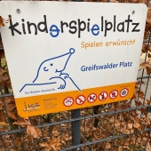 Bild vom Spielplatz anzeigen.
