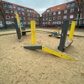 Bild vom Spielplatz anzeigen.