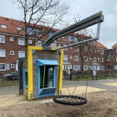 Bild vom Spielplatz anzeigen.