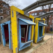 Bild vom Spielplatz anzeigen.