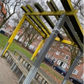 Bild vom Spielplatz anzeigen.