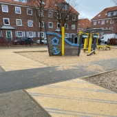 Bild vom Spielplatz anzeigen.