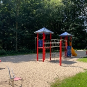 Bild vom Spielplatz anzeigen.