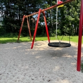 Bild vom Spielplatz anzeigen.