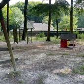 Bild vom Spielplatz anzeigen.