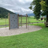 Bild vom Spielplatz anzeigen.