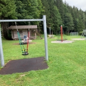 Bild vom Spielplatz anzeigen.