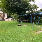 Bild vom Spielplatz anzeigen.