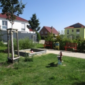 Bild vom Spielplatz anzeigen.