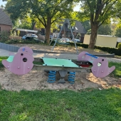 Bild vom Spielplatz anzeigen.