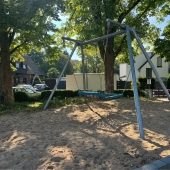 Bild vom Spielplatz anzeigen.